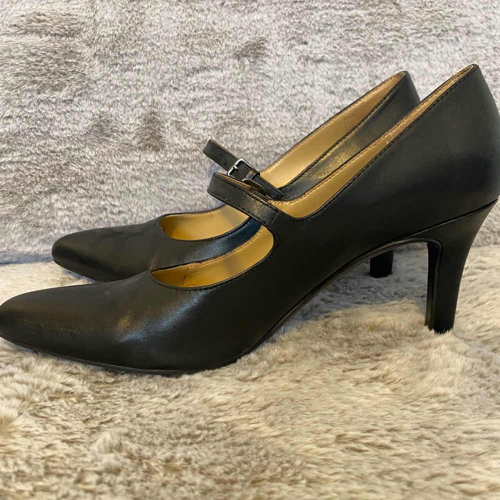 Naturalizer Elora Classic Black Mary Jane Leather Pumps - Picture 2 of 8